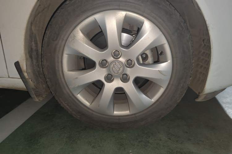 Used Buick Regal 2014 2.0L Leading Fashion Edition Right Front Wheel Hub