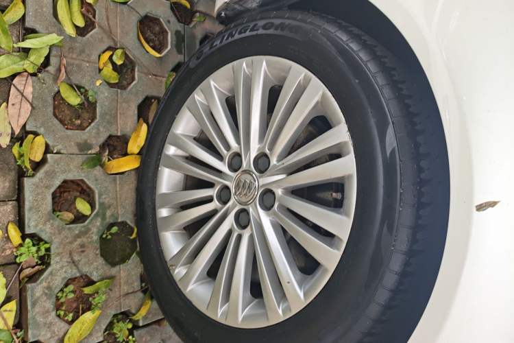 Used Buick Regal 2014 GS 2.0T Grand Sport Edition Right Front Wheel Hub