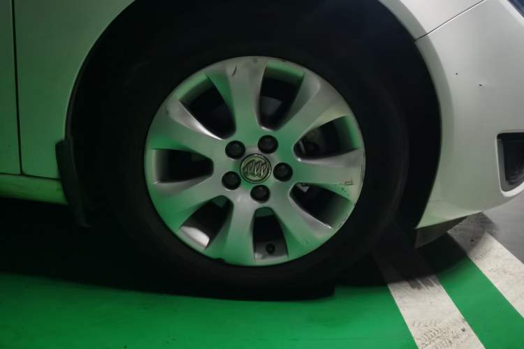 Used Buick Regal 2014 2.0L Elite Fashion Edition Right Front Wheel Hub