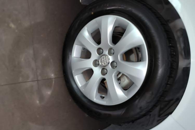 Used Buick Regal 2014 2.0L Leading Fashion Edition Right Front Wheel Hub