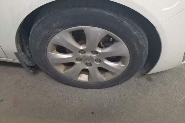 Used Buick Regal 2014 2.0L Elite Fashion Edition Right Front Wheel Hub