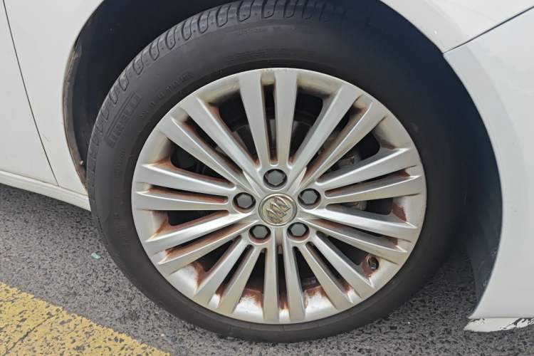 Used Buick Regal 2014 2.4L SIDI Elite Fashion Edition Right Front Wheel Hub
