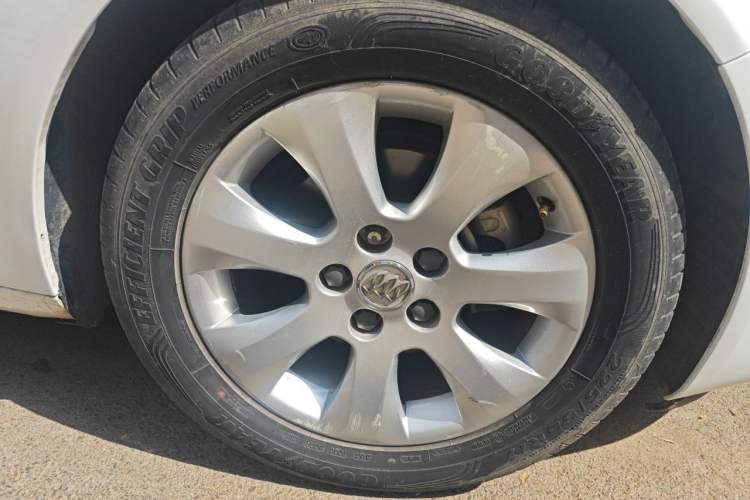 Used Buick Regal 2014 2.0L Elite Fashion Edition Right Front Wheel Hub
