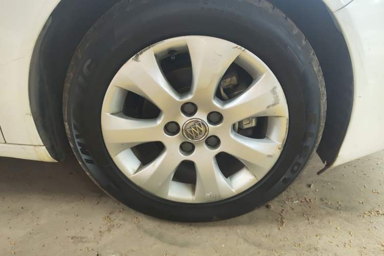 Used Buick Regal 2014 2.0L Elite Fashion Edition Right Front Wheel Hub