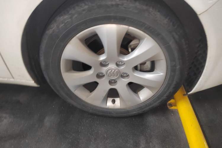 Used Buick Regal 2014 1.6T Fashionable Tech Edition Right Front Wheel Hub