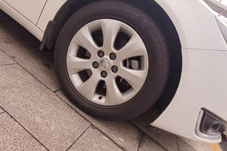 Used Buick Regal 2014 1.6T Fashionable Tech Edition Right Front Wheel Hub