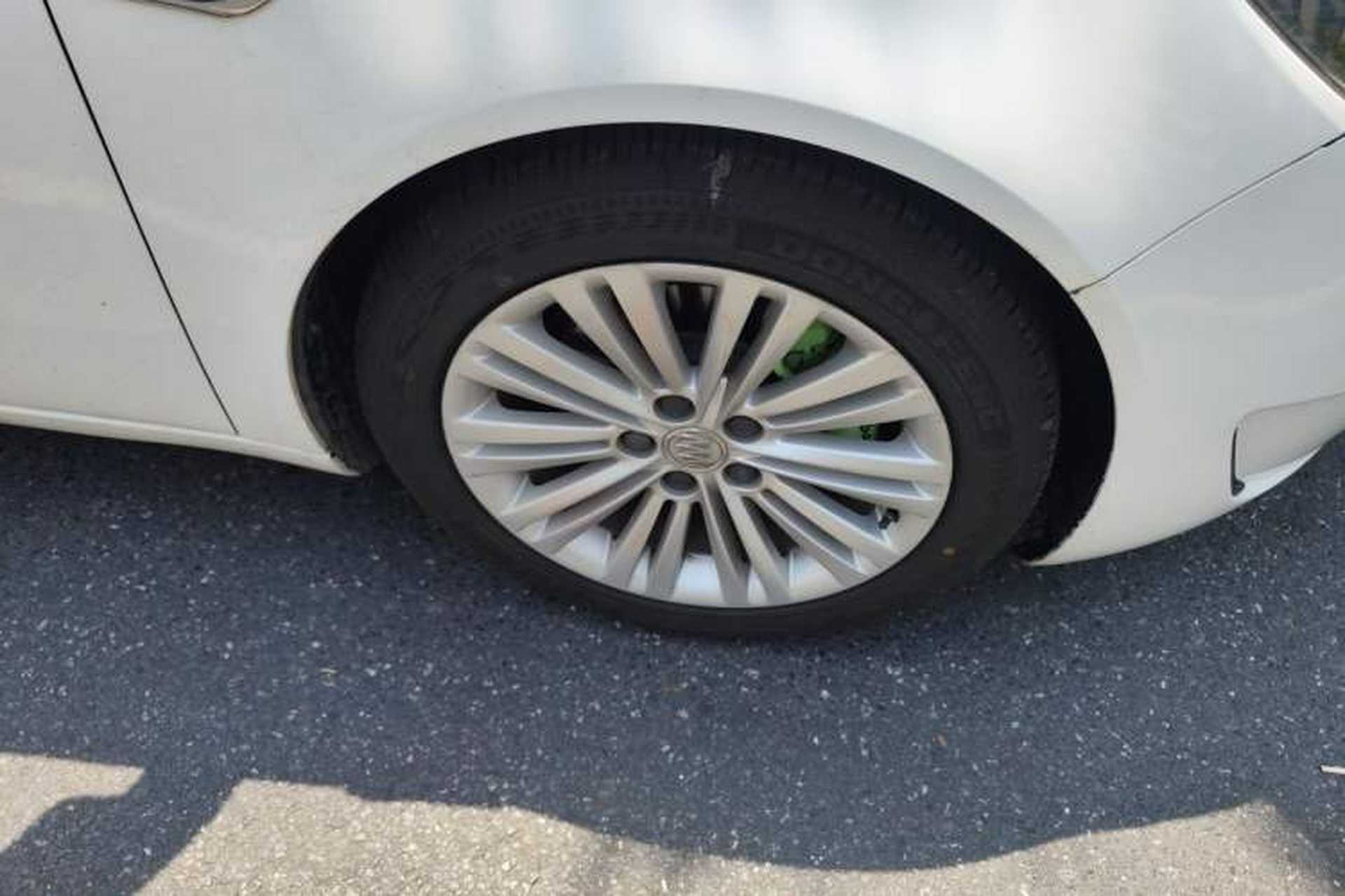 Used Buick Regal 2014 GS 2.0T Grand Sport Edition Right Front Wheel Hub