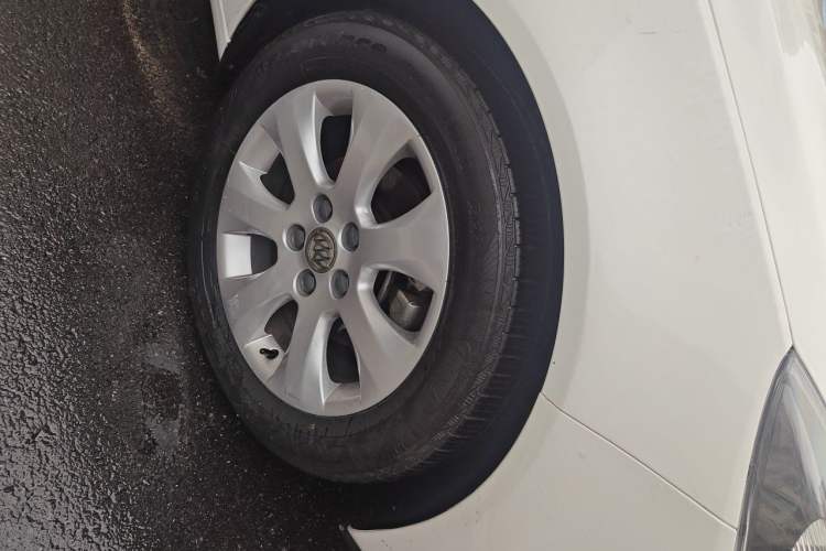Used Buick Regal 2014 2.0L Elite Fashion Edition Right Front Wheel Hub