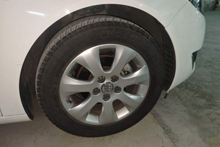Used Buick Regal 2014 2.0L Leading Fashion Edition Right Front Wheel Hub