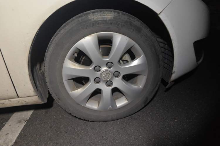 Used Buick Regal 2014 2.0L Leading Fashion Edition Right Front Wheel Hub