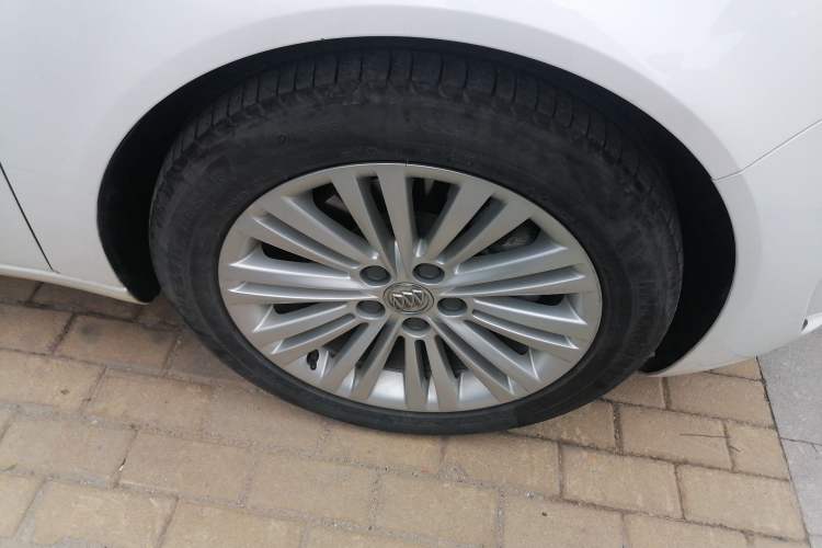 Used Buick Regal 2014 GS 2.0T Grand Sport Edition Right Front Wheel Hub