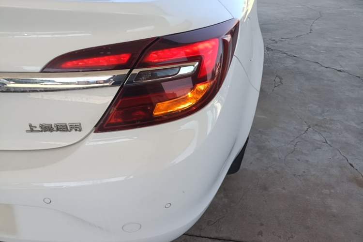 Used Buick Regal 2014 2.0L Leading Fashion Edition Right Rear Taillight