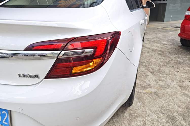 Used Buick Regal 2014 2.0L Leading Fashion Edition Right Rear Taillight