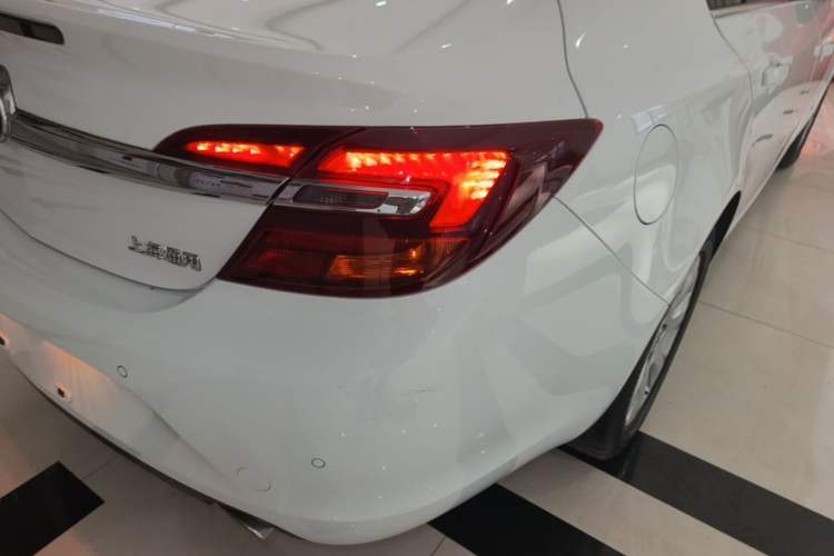 Used Buick Regal 2014 2.0L Leading Fashion Edition Right Rear Taillight