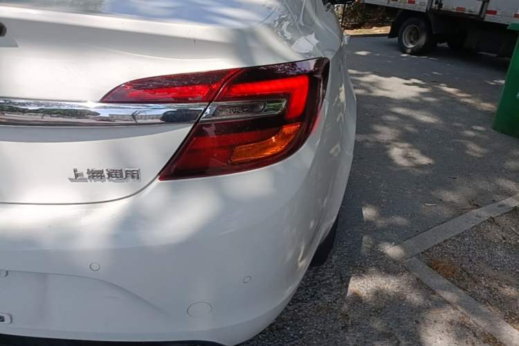 Used Buick Regal 2014 2.0L Leading Fashion Edition Right Rear Taillight