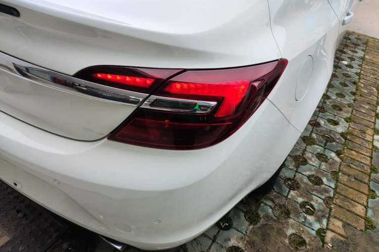 Used Buick Regal 2014 2.0L Leading Fashion Edition Right Rear Taillight
