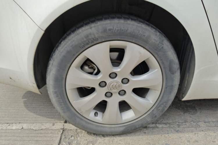 Used Buick Regal 2014 1.6T Fashionable Tech Edition Right Rear Wheel Hub