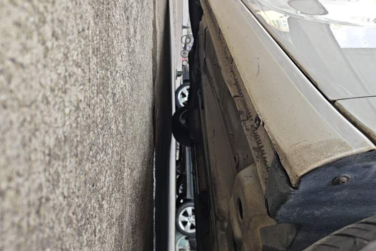 Used Buick Regal 2014 2.0L Leading Fashion Edition Right Side Sill