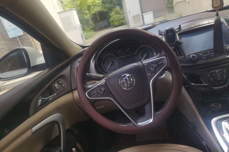 Used Buick Regal 2014 2.0L Elite Fashion Edition Steering Wheel