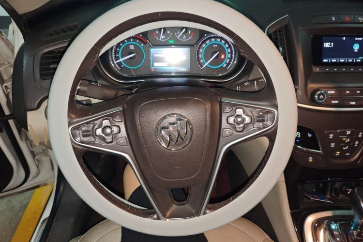 Used Buick Regal 2014 2.0L Elite Fashion Edition Steering Wheel