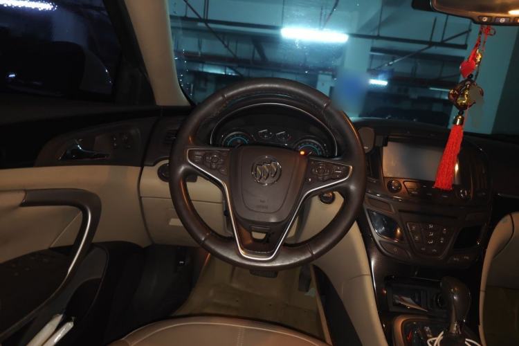Used Buick Regal 2014 2.0L Elite Fashion Edition Steering Wheel