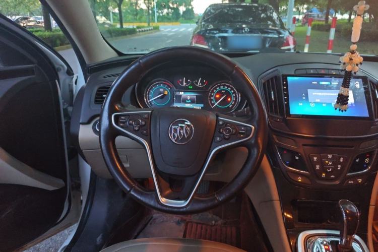 Used Buick Regal 2014 2.0L Elite Fashion Edition Steering Wheel