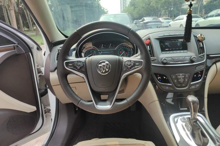 Used Buick Regal 2014 2.0L Elite Fashion Edition Steering Wheel
