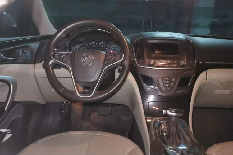 Used Buick Regal 2014 2.0L Elite Fashion Edition Steering Wheel