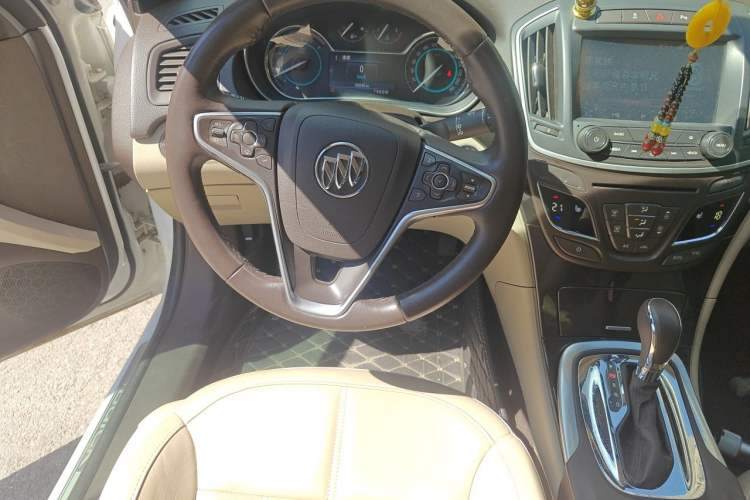 Used Buick Regal 2014 2.0L Elite Fashion Edition Steering Wheel