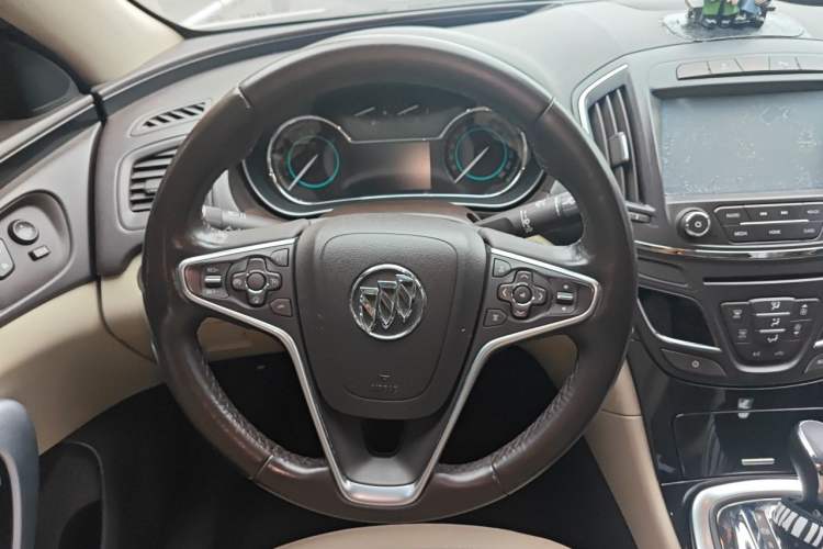 Used Buick Regal 2014 2.4L SIDI Elite Fashion Edition Steering Wheel