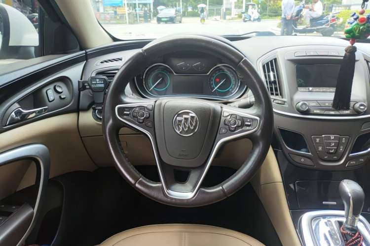 Used Buick Regal 2014 2.0L Elite Fashion Edition Steering Wheel