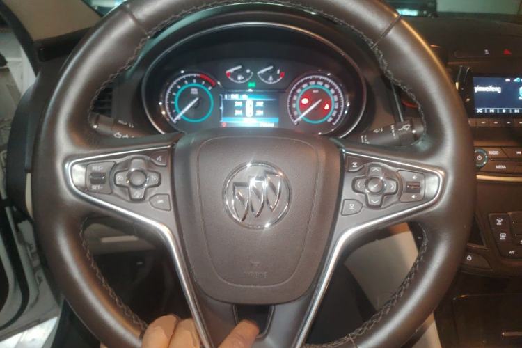 Used Buick Regal 2014 2.0L Elite Fashion Edition Steering Wheel