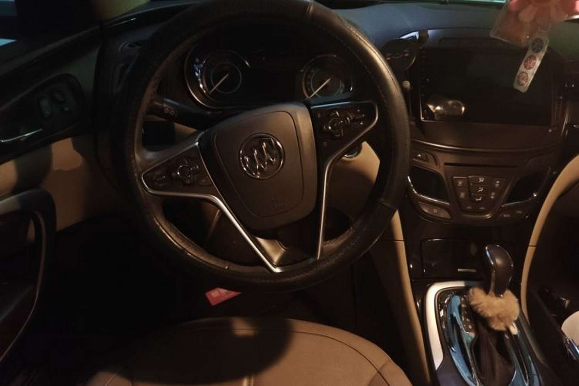 Used Buick Regal 2014 2.0L Elite Fashion Edition Steering Wheel