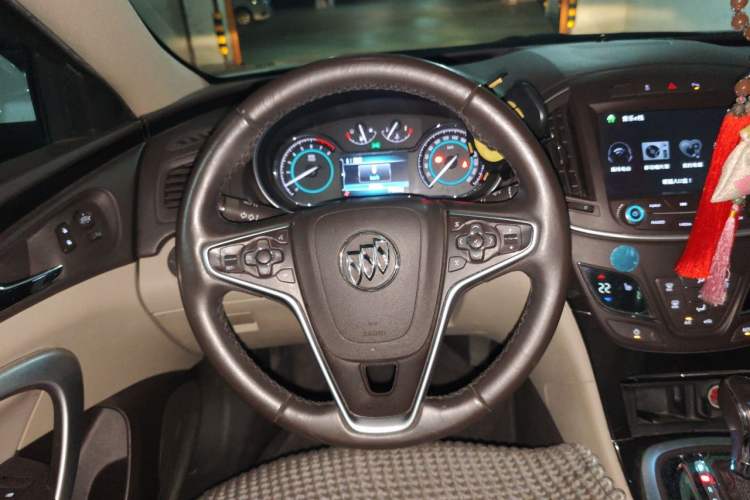 Used Buick Regal 2014 2.0L Elite Fashion Edition Steering Wheel