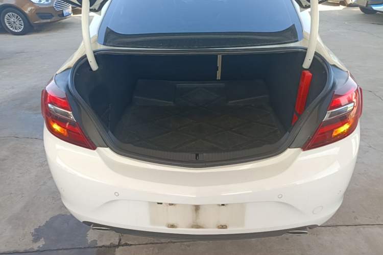 Used Buick Regal 2014 2.0L Leading Fashion Edition Trunk