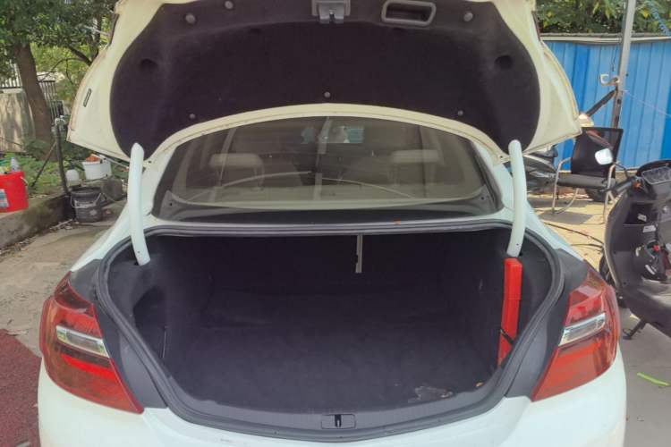 Used Buick Regal 2014 2.0L Leading Fashion Edition Trunk