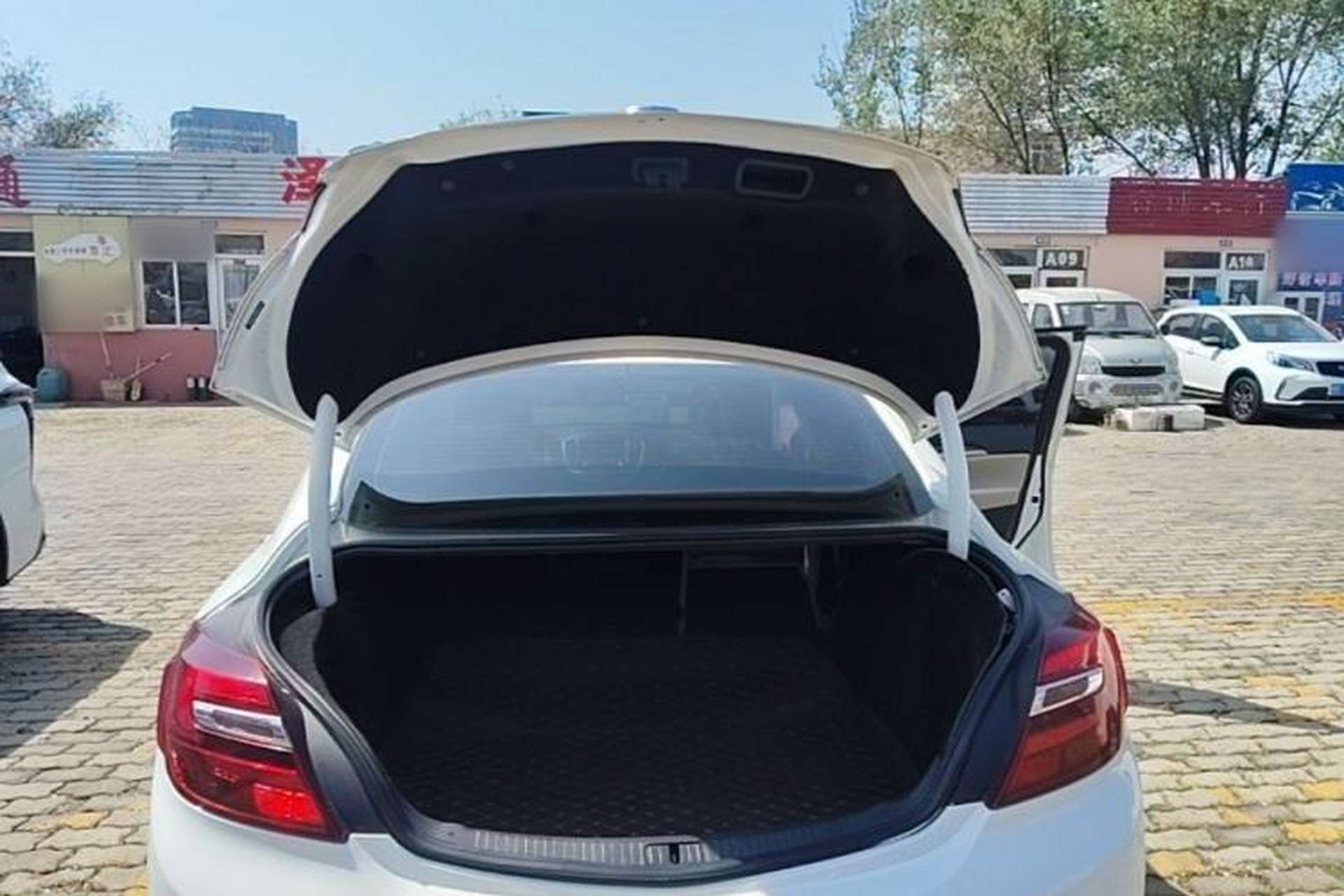 Used Buick Regal 2014 2.0L Elite Fashion Edition Trunk