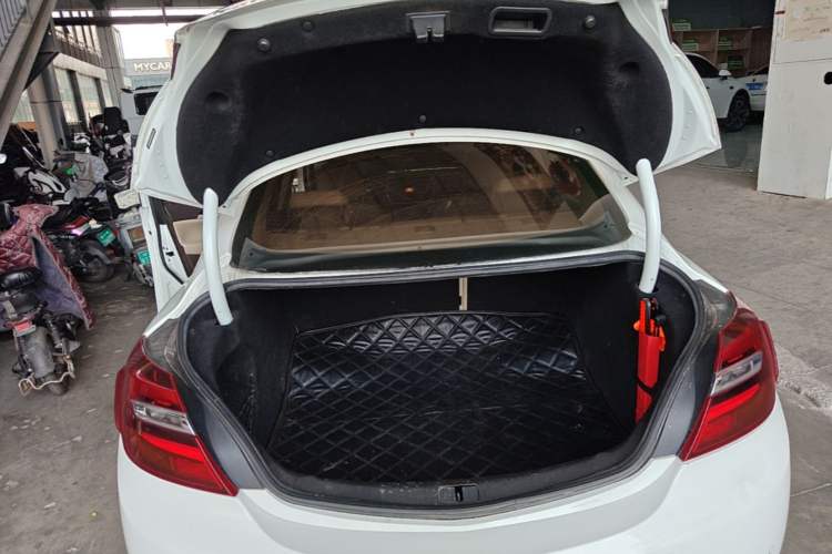 Used Buick Regal 2014 2.0L Leading Fashion Edition Trunk
