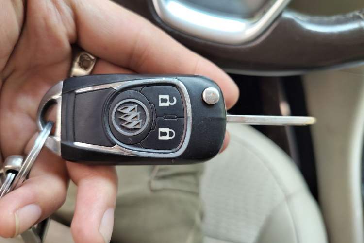 Used Buick Regal 2014 2.0L Leading Fashion Edition Vehicle Key