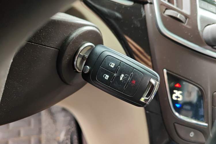 Used Buick Regal 2014 2.0L Leading Fashion Edition Vehicle Key