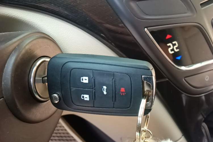 Used Buick Regal 2014 2.0L Leading Fashion Edition Vehicle Key