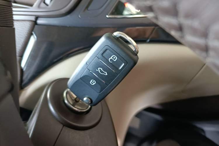 Used Buick Regal 2014 2.0L Leading Fashion Edition Vehicle Key