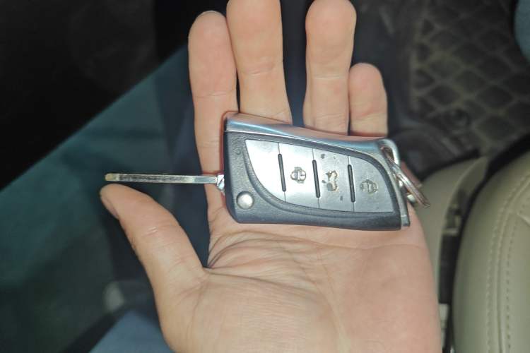 Used Buick Regal 2014 2.0L Leading Fashion Edition Vehicle Key