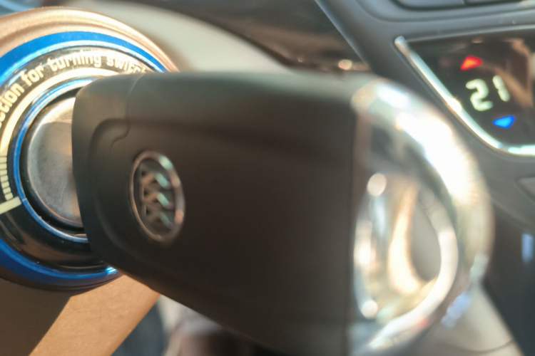 Used Buick Regal 2014 2.0L Leading Fashion Edition Vehicle Key