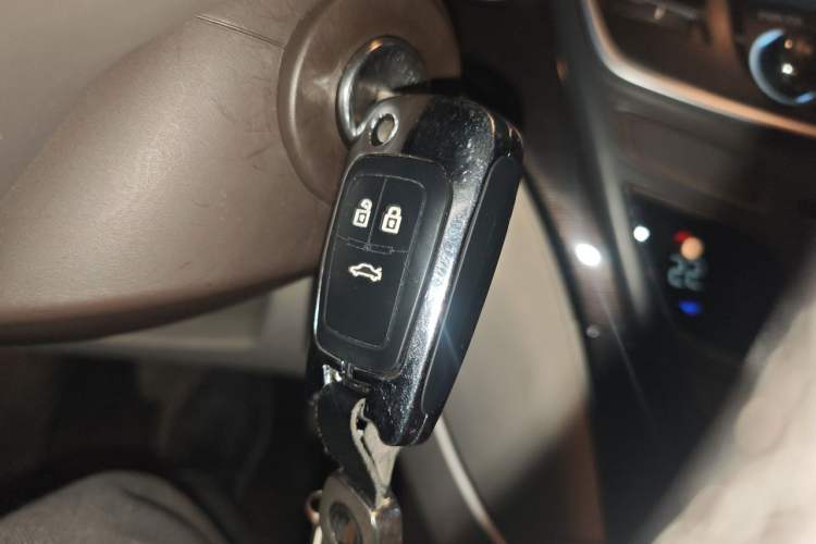 Used Buick Regal 2014 2.0L Leading Fashion Edition Vehicle Key