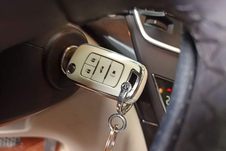 Used Buick Regal 2014 2.0L Leading Fashion Edition Vehicle Key