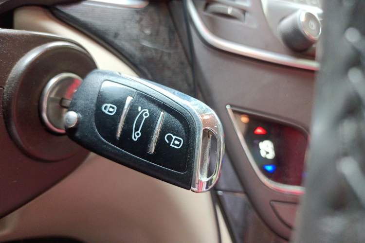 Used Buick Regal 2014 2.0L Leading Fashion Edition Vehicle Key