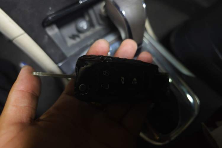 Used Buick Regal 2014 2.0L Leading Fashion Edition Vehicle Key