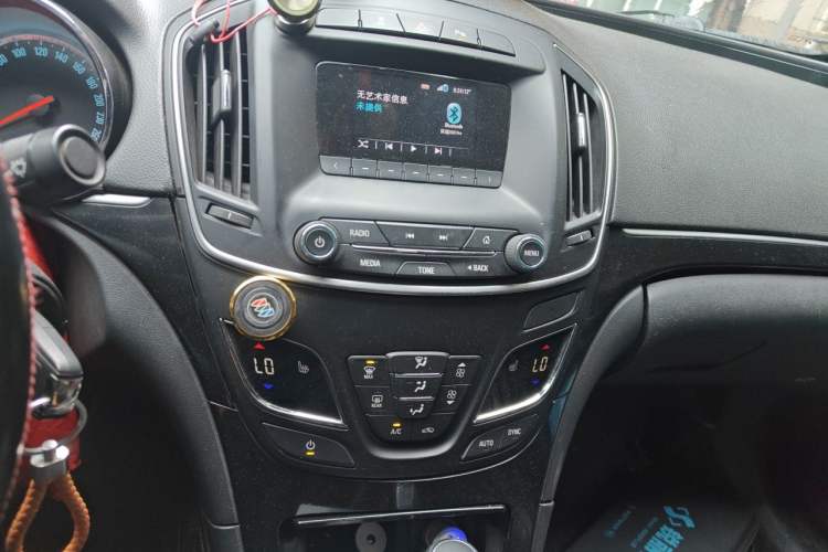 Used Buick Regal 2014 1.6T Fashionable Tech Edition Audio And AC Panel
