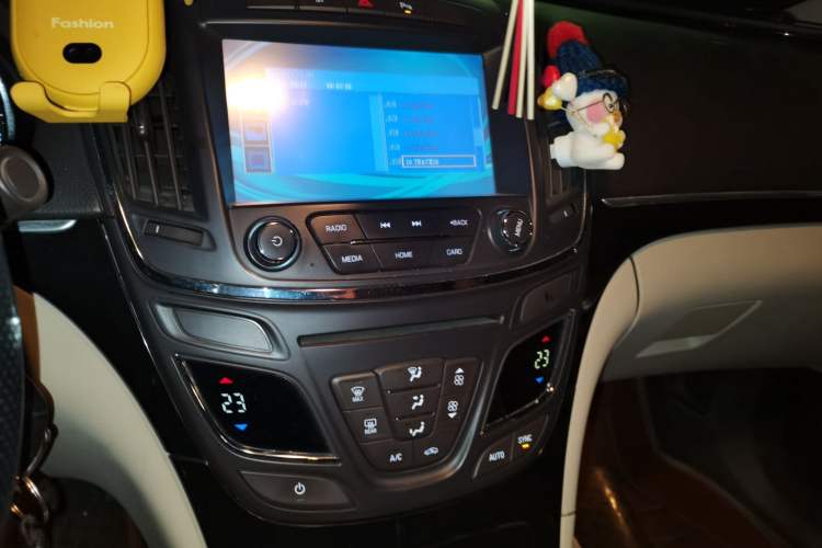 Used Buick Regal 2014 2.0L Leading Fashion Edition Audio And AC Panel